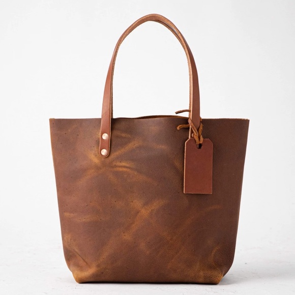 KMM & Co Handbags - EUC KMM Tan Kodiak Tote